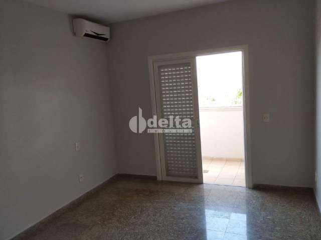 Casa residencial disponível para venda no bairro Jardim Karaíba em Uberlândia-MG