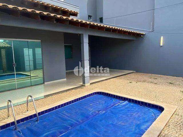 Casa residencial disponível para venda no bairro Santa Rosa em Uberlândia-MG