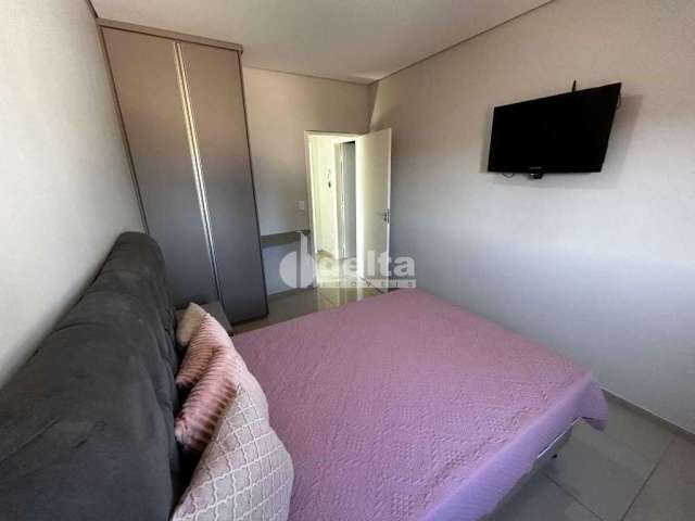 Casa residencial disponível para venda no bairro Jardim Karaíba em Uberlândia-MG