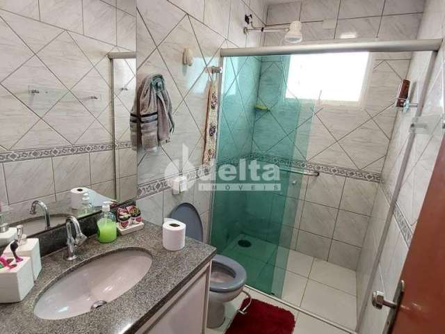 Casa residencial disponível para venda no bairro Carajás em Uberlândia-MG