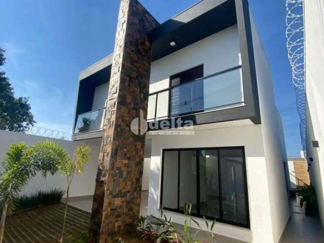 Casa residencial disponível para venda no bairro Nova Uberlândia em Uberlândia-MG