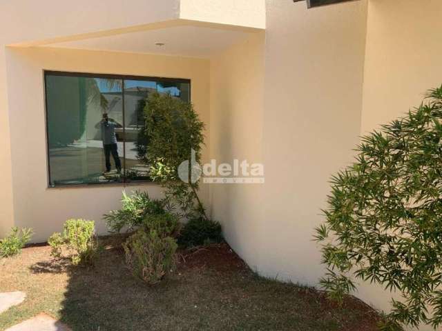 Casa residencial disponível para venda no bairro Jardim Karaíba em Uberlândia-MG