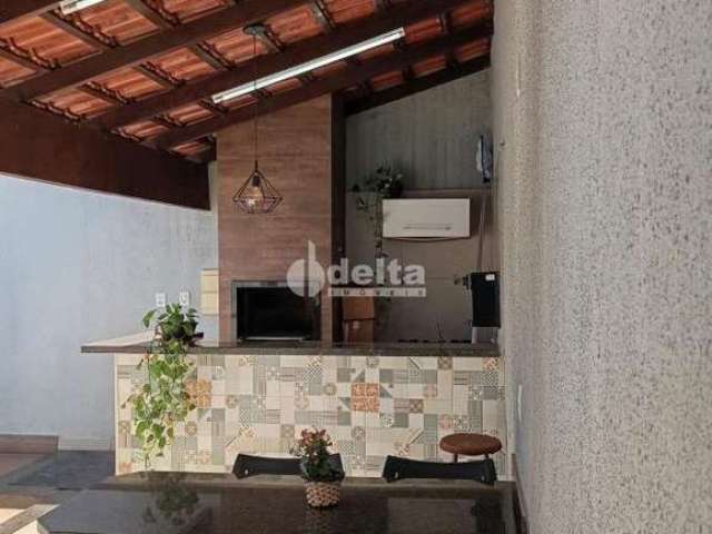 Casa residencial disponível para venda no bairro Granada em Uberlândia-MG