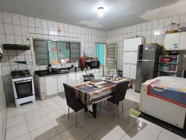 Casa residencial disponível para aluguel e venda no bairro Residencial Gramado em Uberlândia-MG