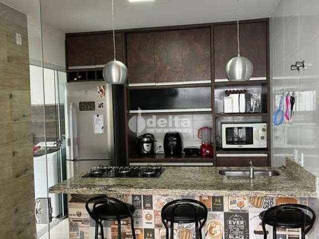 Casa residencial disponível para venda no bairro Jardim Veneza em Uberlândia-MG