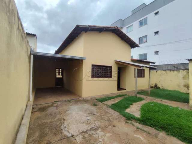 Casa residencial disponível para venda no bairro Santa Mônica em Uberlândia-MG