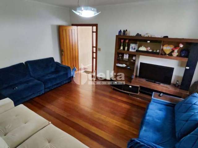 Casa residencial disponível para venda no Bairro Jardim Patrícia em Uberlândia-MG