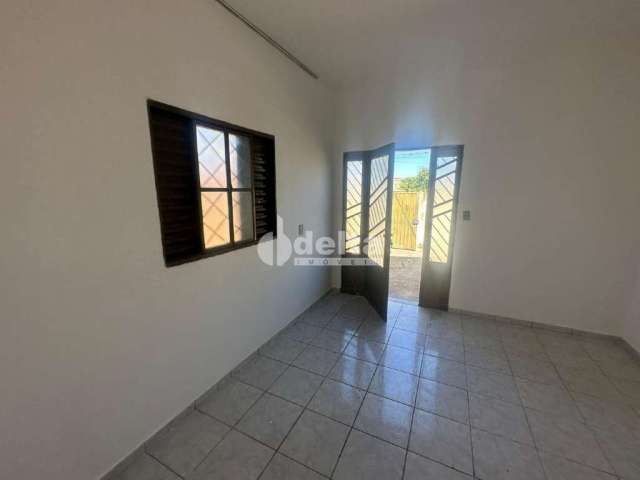 Casa residencial disponível para venda no bairro Jardim Canaã em Uberlândia-MG