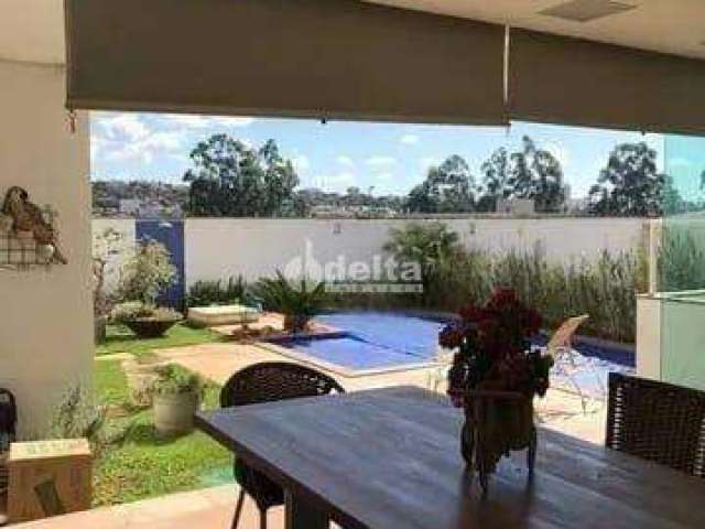 Casa em condomínio disponível para venda no bairro Morada da Colina em Uberlândia-MG