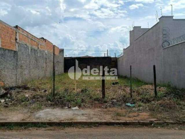 Terreno disponível para venda no bairro Jardim Patrícia em Uberlândia-MG