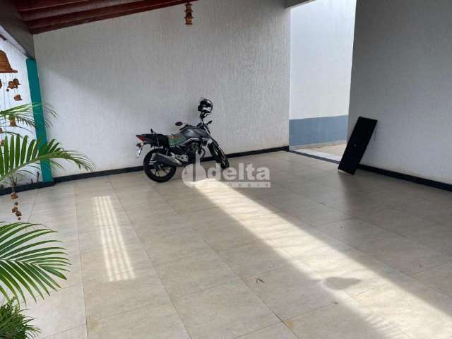 Casa residencial disponível para venda no bairro Loteamento Portal do Vale II em Uberlândia - MG.