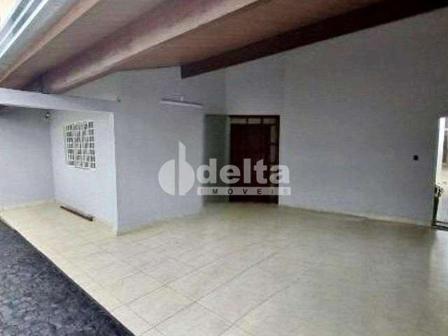 Casa residencial disponível para venda no bairro Brasil em Uberlândia-MG