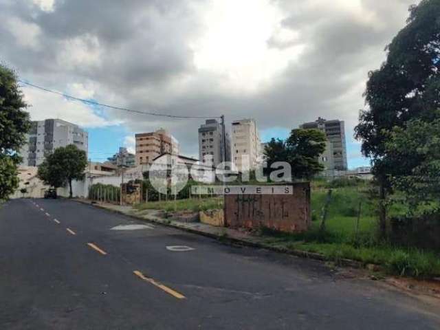 Terreno disponível para venda no bairro Saraiva em Uberlândia-MG