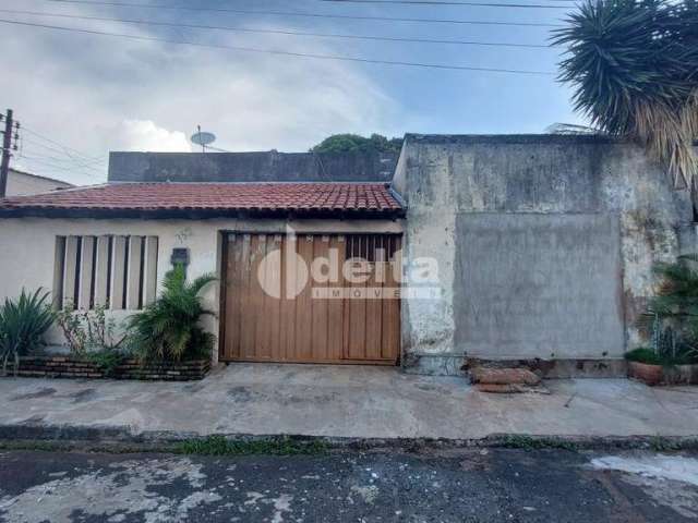 Casa residencial disponível para venda no bairro Jardim Ipanema em Uberlândia-MG