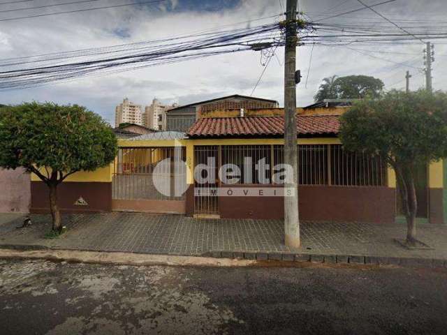 Casa residencial disponível para venda no bairro Presidente Roosevelt em Uberlândia-MG