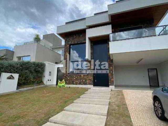 Casa em condomínio disponível para venda no bairro Shopping Park em Uberlândia-MG