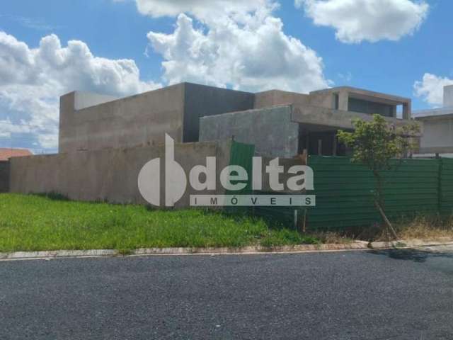 Casa em condomínio disponível para venda no bairro Shopping Park em Uberlândia-MG