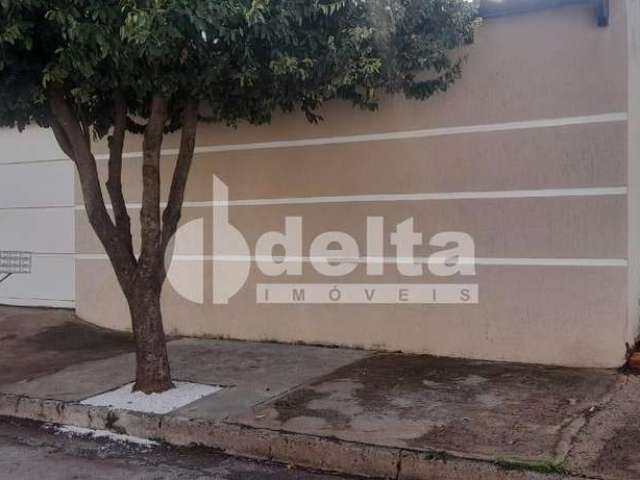 Casa residencial disponível para venda no bairro Santa Rosa em Uberlândia-MG