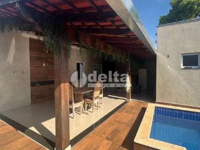 Casa residencial disponível para venda no bairro Chácaras Tubalina E Quartel em Uberlândia-MG.