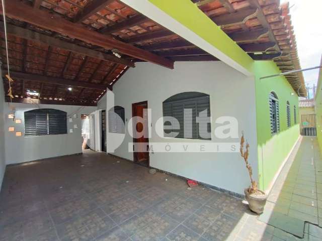 Casa residencial disponível para venda no bairro Santa Mônica em Uberlândia-MG