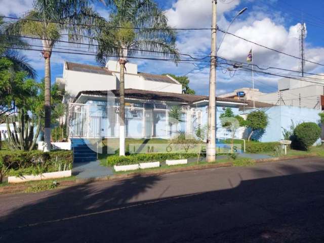 Casa comercial disponível para locação e venda no bairro Vigilato Pereira em Uberlândia-MG