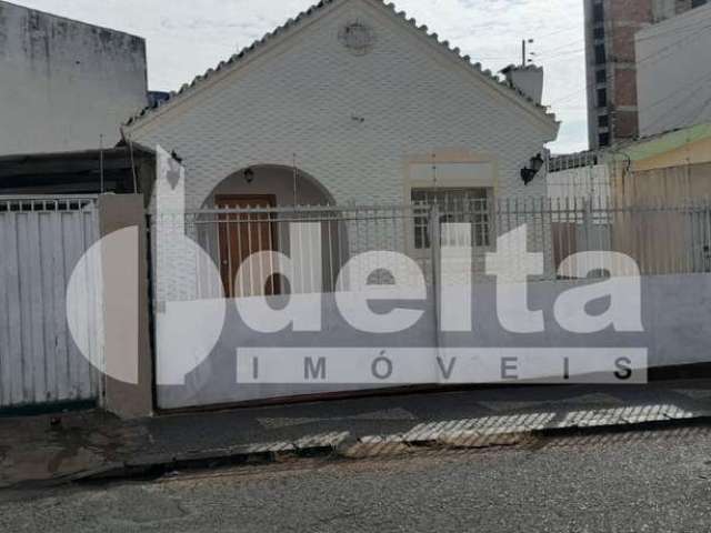 Casa residencial disponível para venda no bairro Centro em Uberlândia-MG