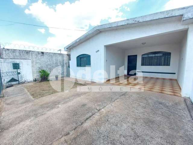 Casa residencial disponível para venda no bairro Umuarama em Uberlândia-MG