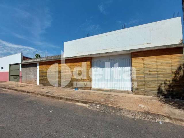 Casa residencial disponível para venda no bairro Segismundo Pereira em Uberlândia-MG