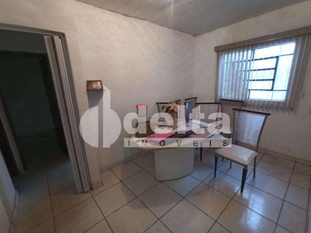 Casa residencial disponível para venda no bairro São Jorge em Uberlândia-MG