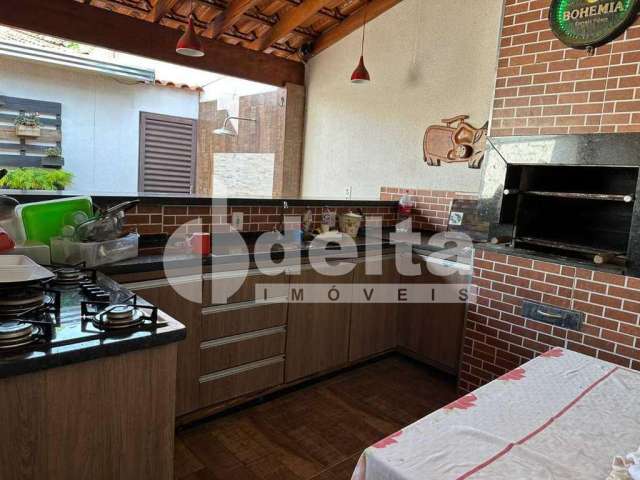 Casa residencial disponível para venda no bairro Tibery em Uberlândia-MG