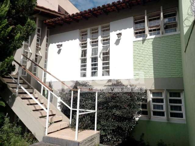 Casa residencial disponível para venda no bairro Saraiva em Uberlândia-MG.