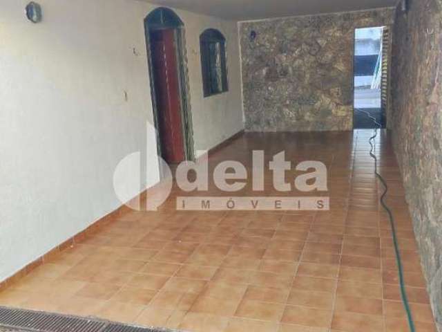 Casa residencial disponível para venda no bairro Granada em Uberlândia-MG