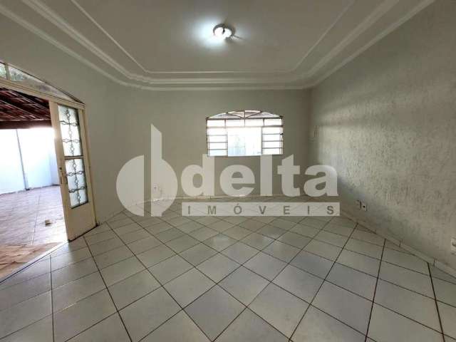 Casa residencial disponível para venda no bairro Granada em Uberlândia-MG