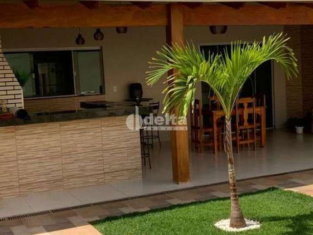 Casa residencial disponível para venda no bairro Nova Uberlândia em Uberlândia-MG