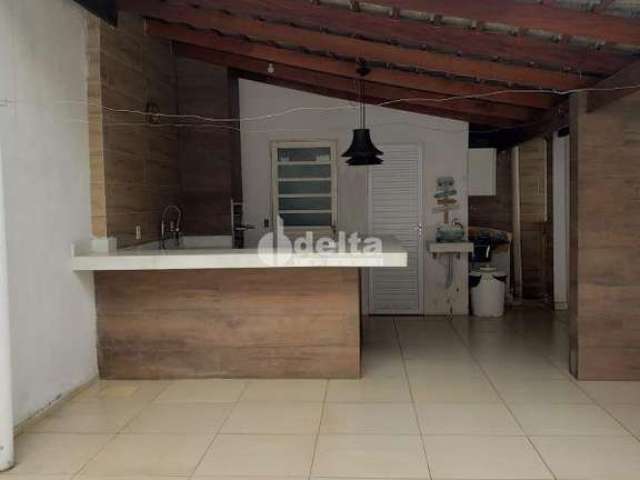 Casa residencial disponível para venda no bairro Laranjeiras em Uberlândia-MG