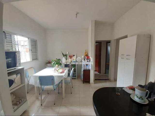 Casa residencial disponível para venda no bairro Alto Umuarama em Uberlândia-MG