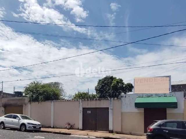 Área disponível para venda no bairro Brasil em Uberlândia-MG