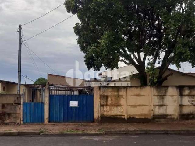 Terreno disponível para venda no bairro Marta Helena em Uberlândia-MG