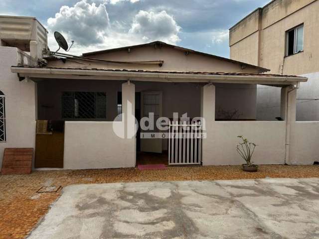 Casa Residencial disponível para venda no bairro Santa Mônica em Uberlândia-MG