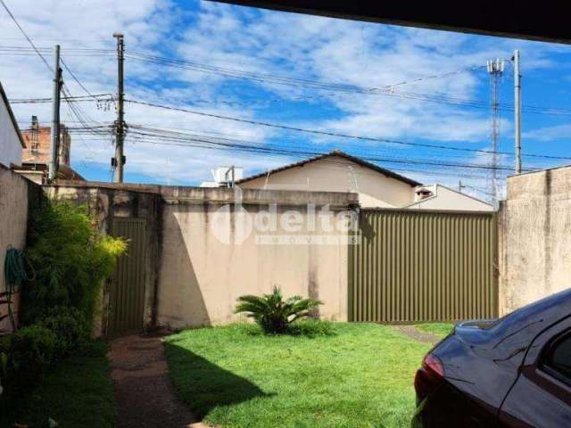 Casa residencial disponível para venda no bairro Alto Umuarama em Uberlândia-MG