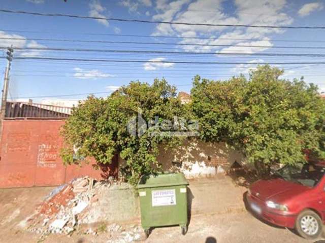 Terreno disponível para venda no bairro Santa Mônica em Uberlândia-MG