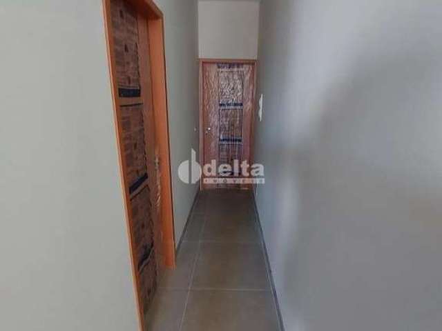 Casa residencial disponível para venda no bairro Jardim Holanda em Uberlândia - MG.