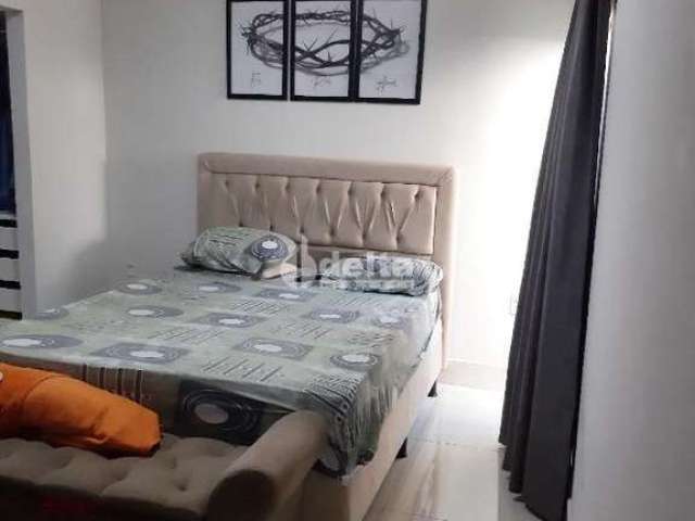 Casa residencial disponível para venda no bairro Minas Gerais em Uberlândia-MG