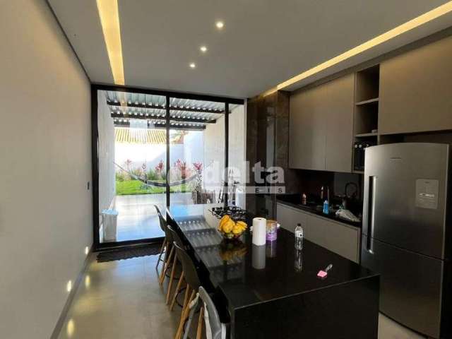 Casa residencial disponível para venda no bairro Maravilha em Uberlândia-MG