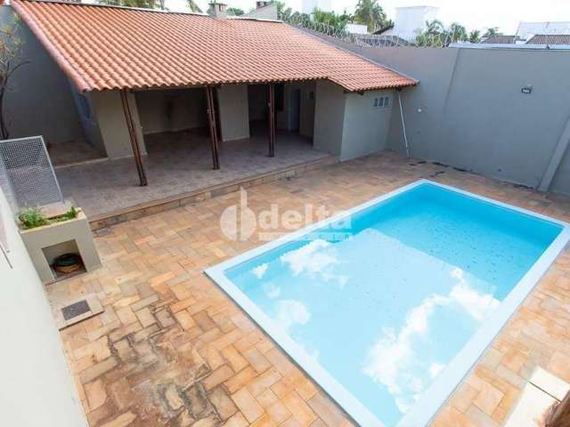 Casa residencial disponível para venda no bairro Morada da Colina em Uberlândia-MG.