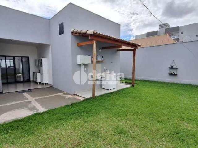 Casa residencial disponível para venda no bairro Laranjeiras em Uberlândia-MG