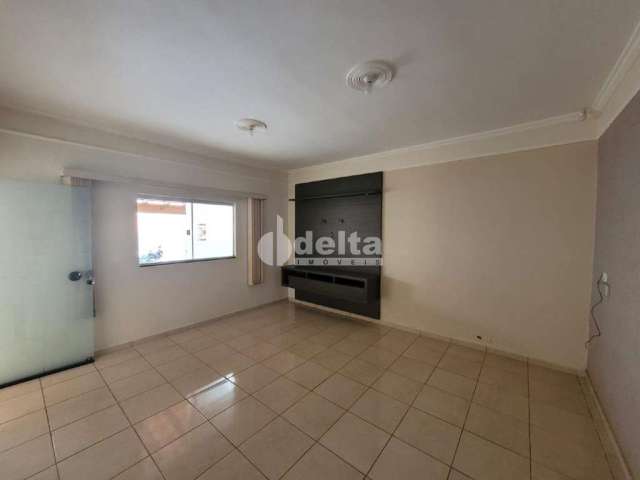 Casa residencial disponível para locação no bairro Minas Gerais em Uberlândia-MG