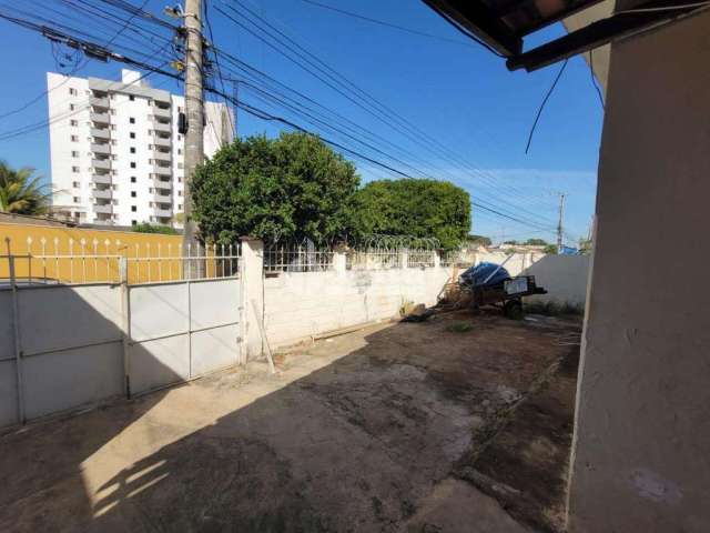 Casa residencial disponível para venda no bairro Presidente Roosevelt em Uberlândia-MG