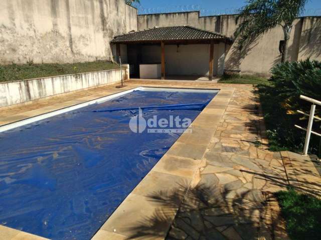 Casa residencial disponível para venda no bairro Morada da Colina em Uberlândia-MG.