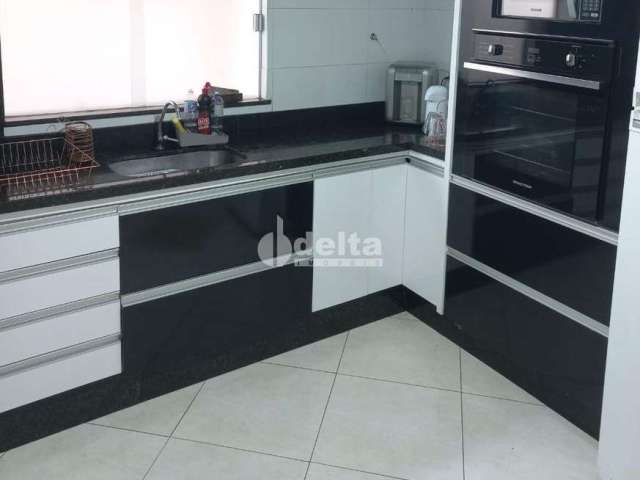 Casa residencial disponível para venda no bairro Luizote de freitas em Uberlândia MG